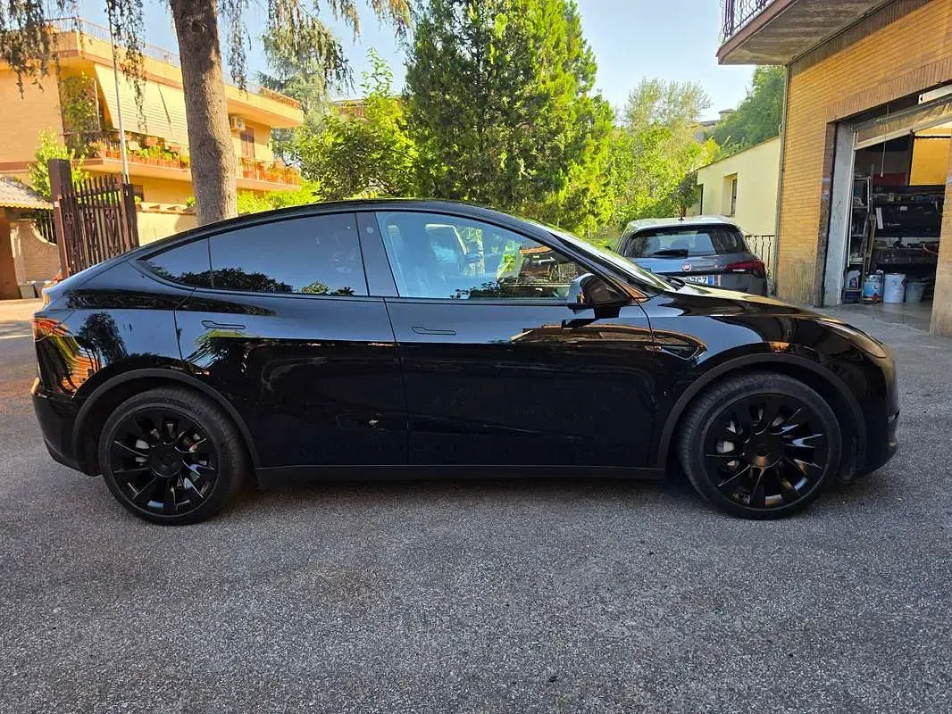 Usata Tesla Model Y Performance 155 kW (211 CV) 2023 Nero SUV