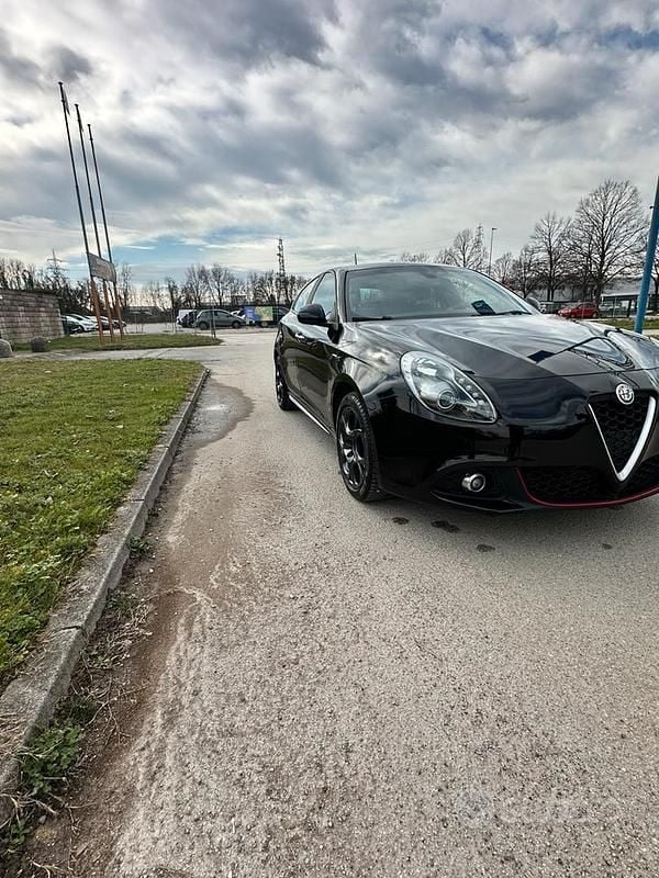 Usata Alfa Romeo Giulietta 120 CV (88 kW) 2018 Nero Utilitaria