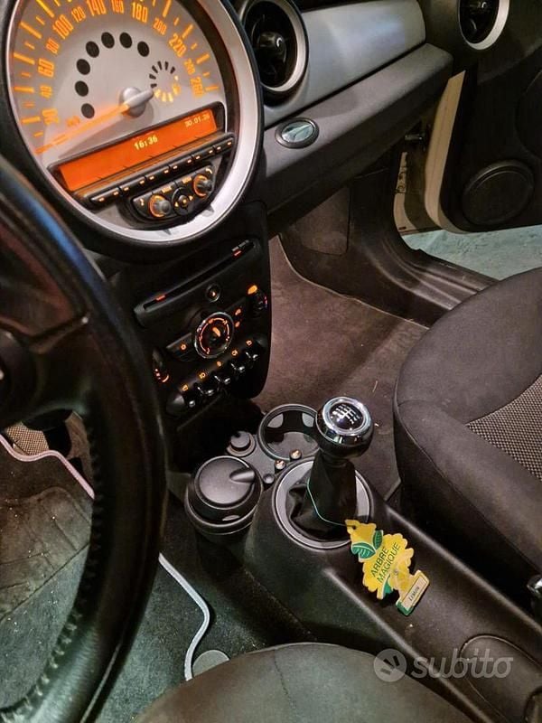 Usata Mini Cooper 122 CV (89 kW) 2010 Beige Utilitaria