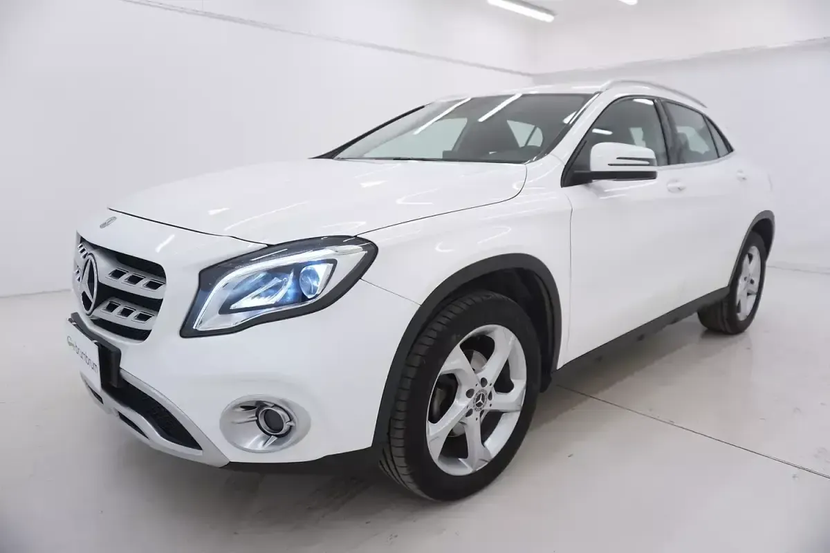 Usata Mercedes GLA180 109 CV (80 kW) 2018 Biancobianco SUV