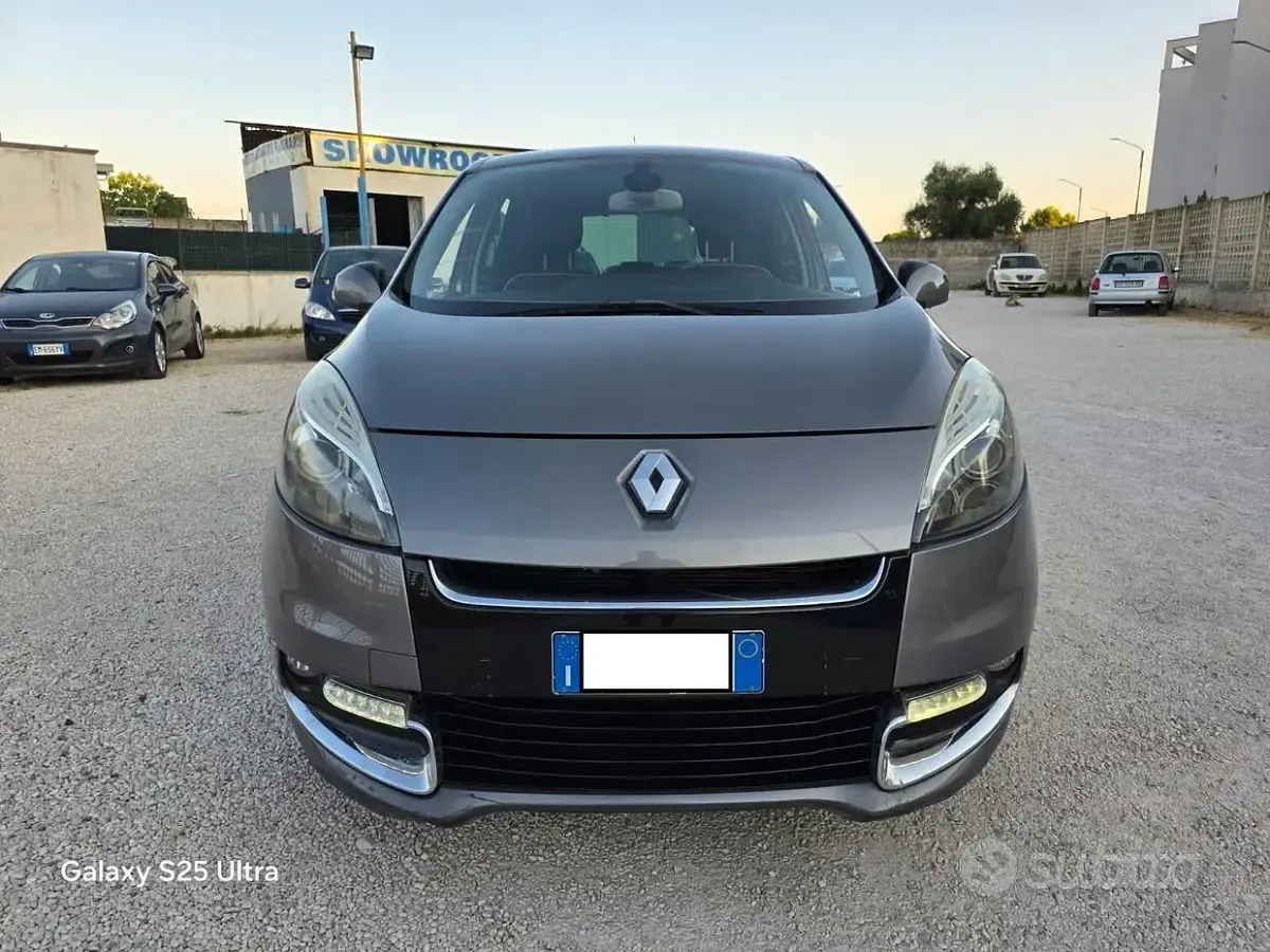 Usata Renault Scénic III Bose Edition 131 CV (96 kW) 2012 Grigio Monovolume