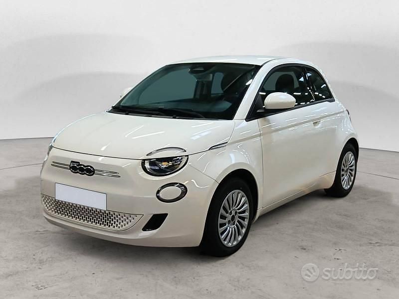 Usata Fiat 500e Action 69 kW (95 CV) 2022 Bianco Berlina