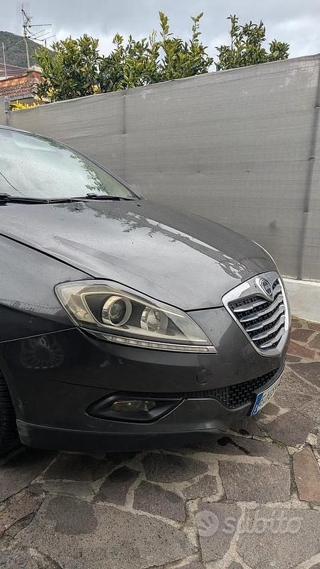 Usata Lancia Delta 120 CV (88 kW) 2011 Grigio Utilitaria
