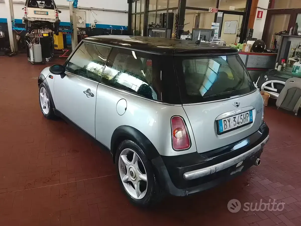 Usata Mini Cooper 116 CV (85 kW) 2002 Grigio Utilitaria