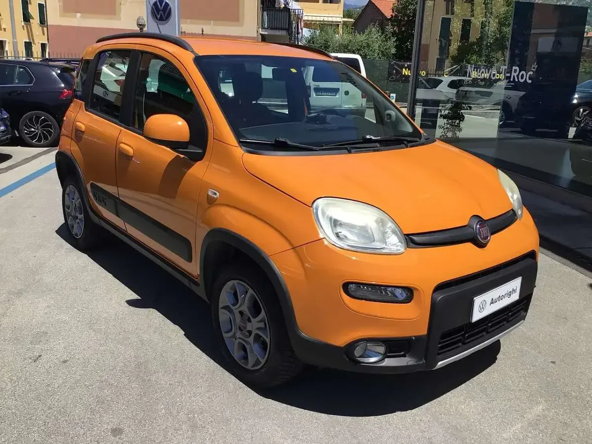 Usata Fiat Panda 4x4 S 75 CV (55 kW) 2013 Arancione Utilitaria