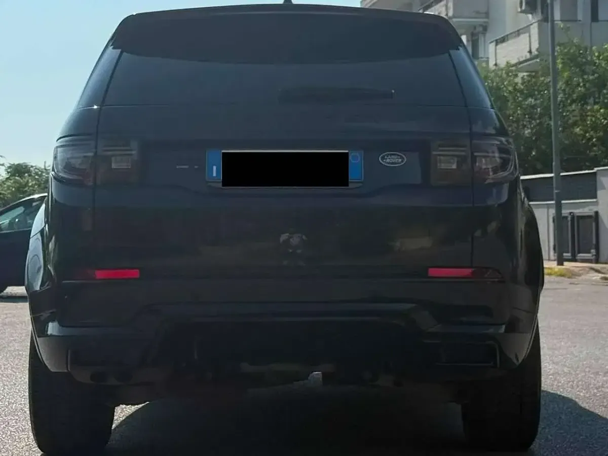 Usata Land Rover Discovery Sport R-Dynamic 179 CV (131 kW) 2020 Santorini black metallizzato SUV