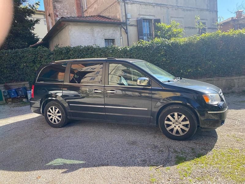 Usata Chrysler Grand Voyager Limited 163 CV (119 kW) 2011 Nero Monovolume