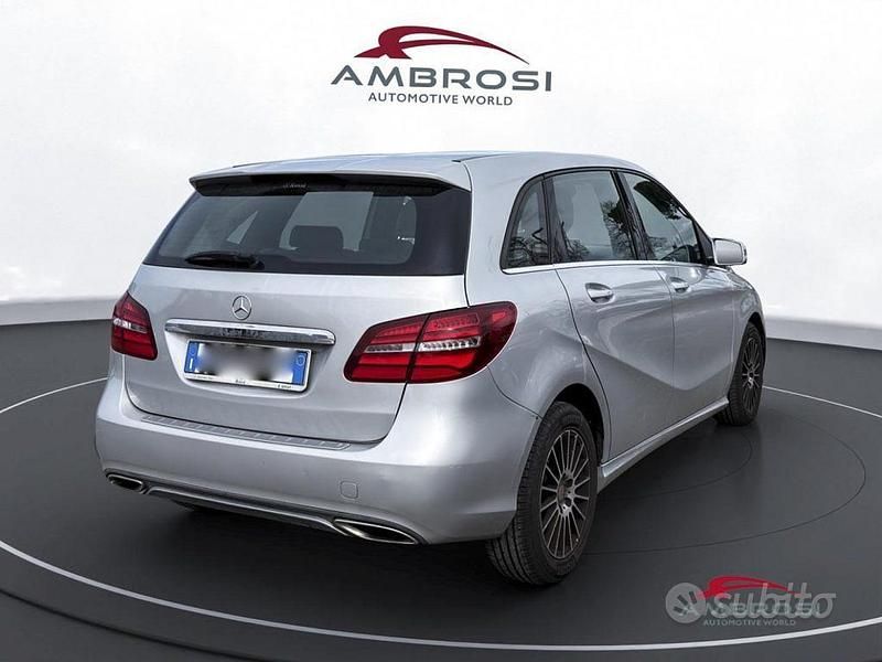 Usata Mercedes B180 109 CV (80 kW) 2017 Grigio Monovolume