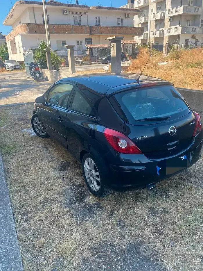 Usata Opel Corsa 45 CV (33 kW) 2009 Nero Utilitaria