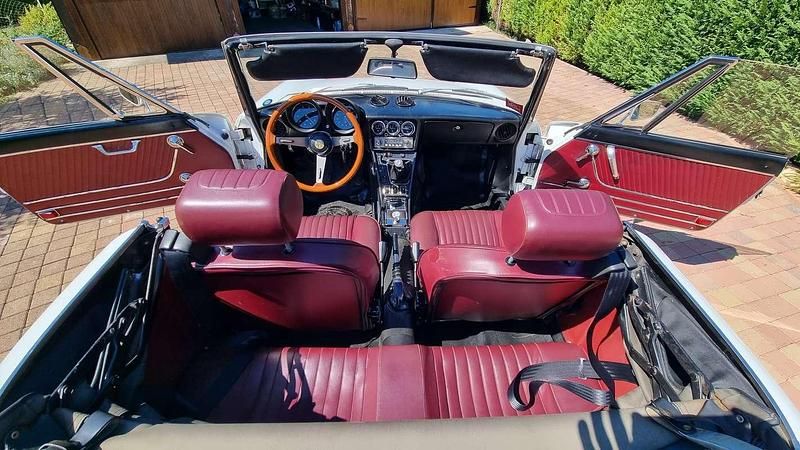 Usata Alfa Romeo Spider Veloce 131 CV (96 kW) 1973 Bianco Cabrio