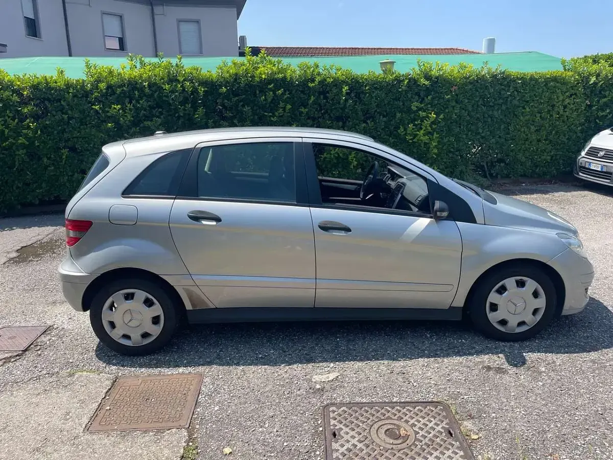 Usata Mercedes B180 109 CV (80 kW) 2006 Argento Monovolume