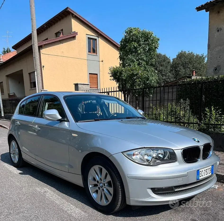 Usata BMW 118 143 CV (105 kW) 2010 Grigio Utilitaria