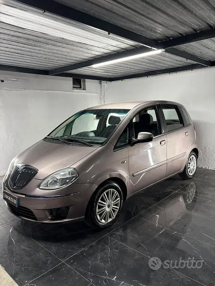 Usata Lancia Musa 77 CV (56 kW) 2011 Grigio Monovolume