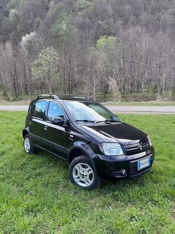 Usata Fiat Panda 4x4 Climbing 75 CV (55 kW) 2012 Nero Utilitaria