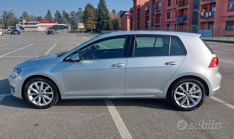 Usata VW Golf VII Highline 105 CV (77 kW) 2014 Grigio Utilitaria