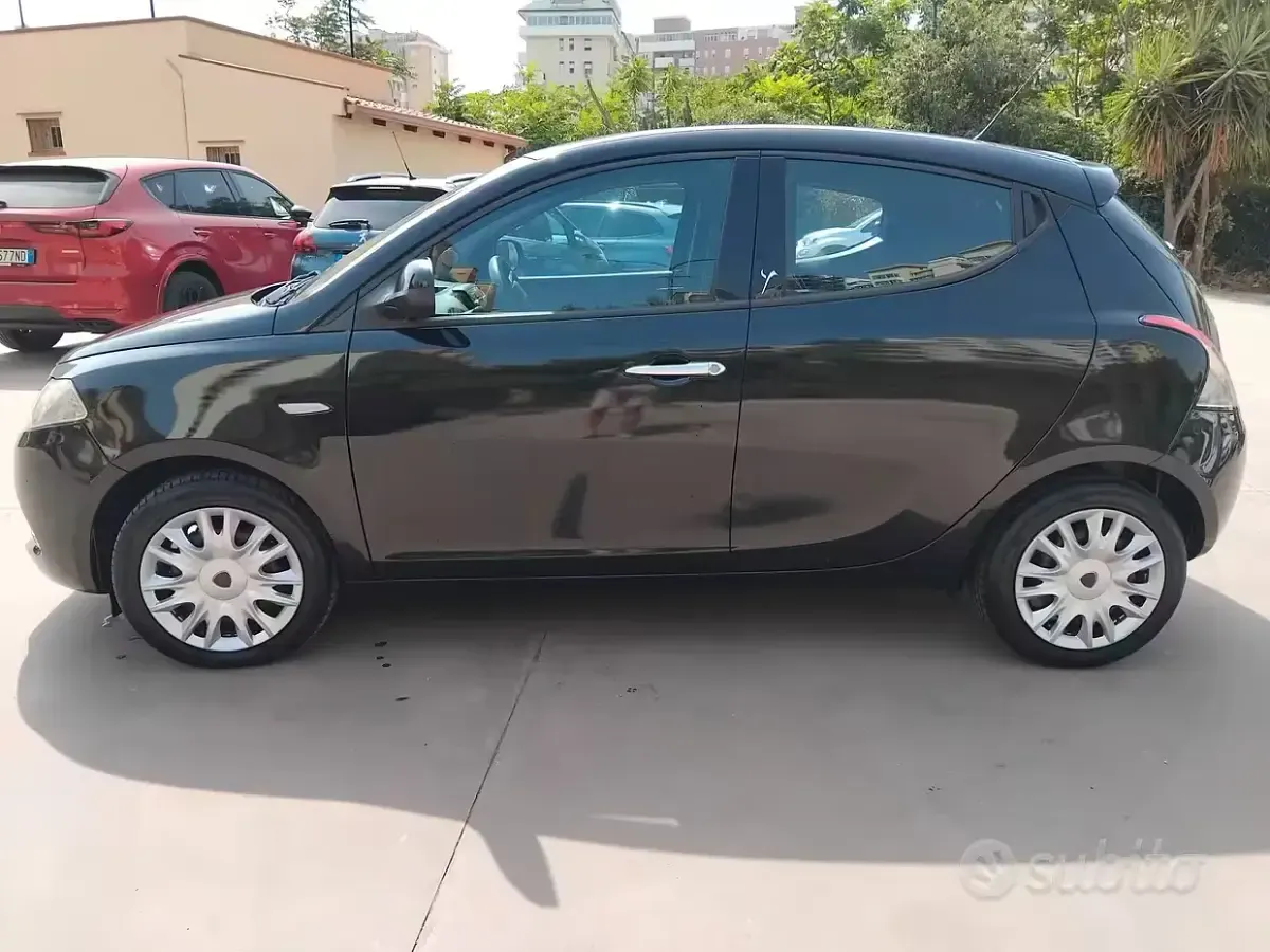Usata Lancia Ypsilon Gold 69 CV (50 kW) 2013 Nero Utilitaria