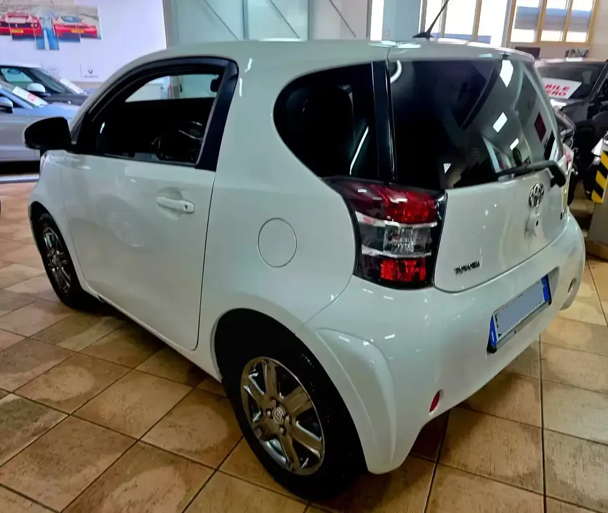 Usata Toyota iQ Lounge 68 CV (50 kW) 2009 Bianco Utilitaria