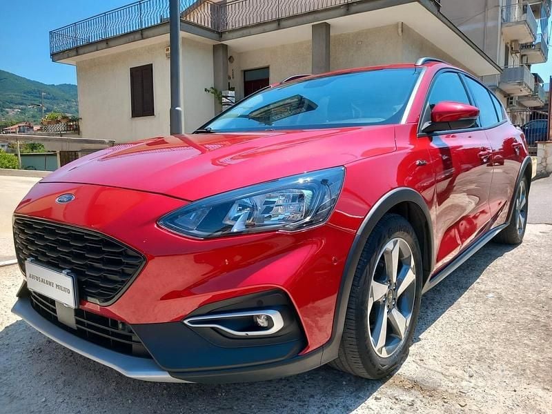 Begagnad Ford Focus Active 120 HK (88 kW) 2021 Röd Sedan