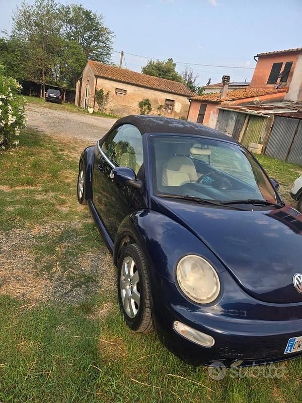 Usata VW New Beetle 105 CV (77 kW) 2005 Blu Utilitaria