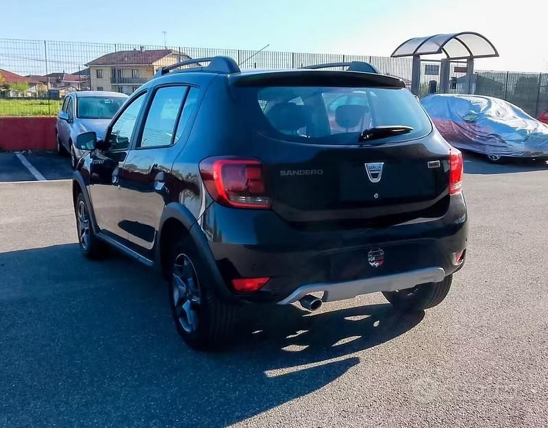 Usata Dacia Sandero Stepway 90 CV (66 kW) 2017 Marrone Berlina