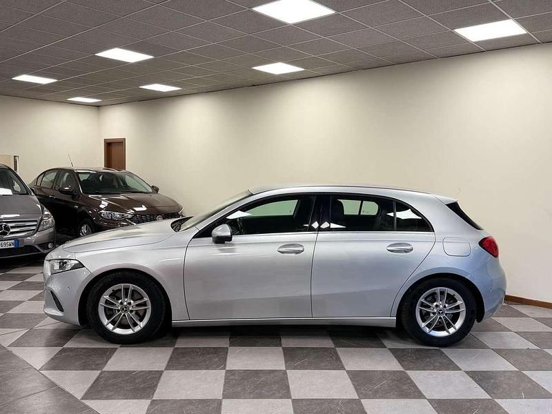 Usata Mercedes A200 Business 163 CV (119 kW) 2018 Argento Berlina