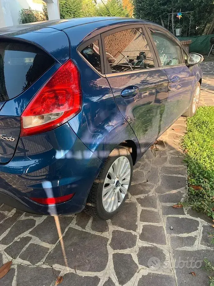 Usado Ford Fiesta 68 HP (50 kW) 2009 Azul Sedan