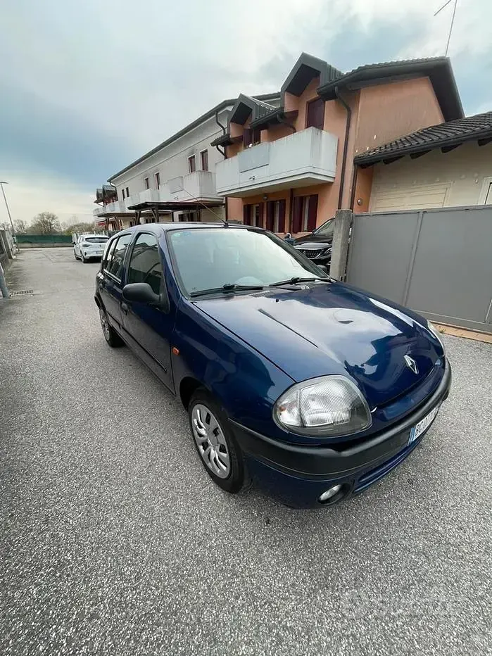 Usata Renault Clio 58 CV (42 kW) 1999 Blu Berlina
