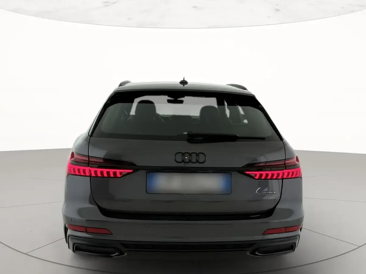 Usata Audi A6 Business 299 CV (219 kW) 2023 Grigio daytona perlato Station wagon