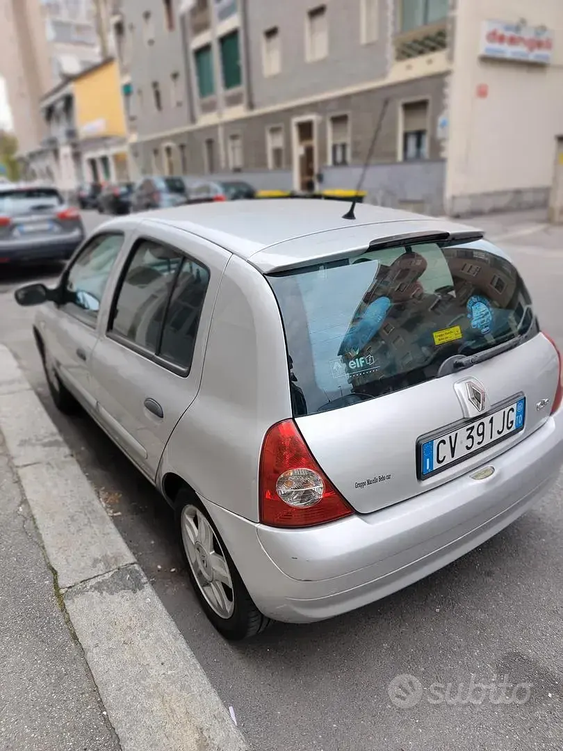 Usata Renault Clio 75 CV (55 kW) 2005 Grigio Utilitaria