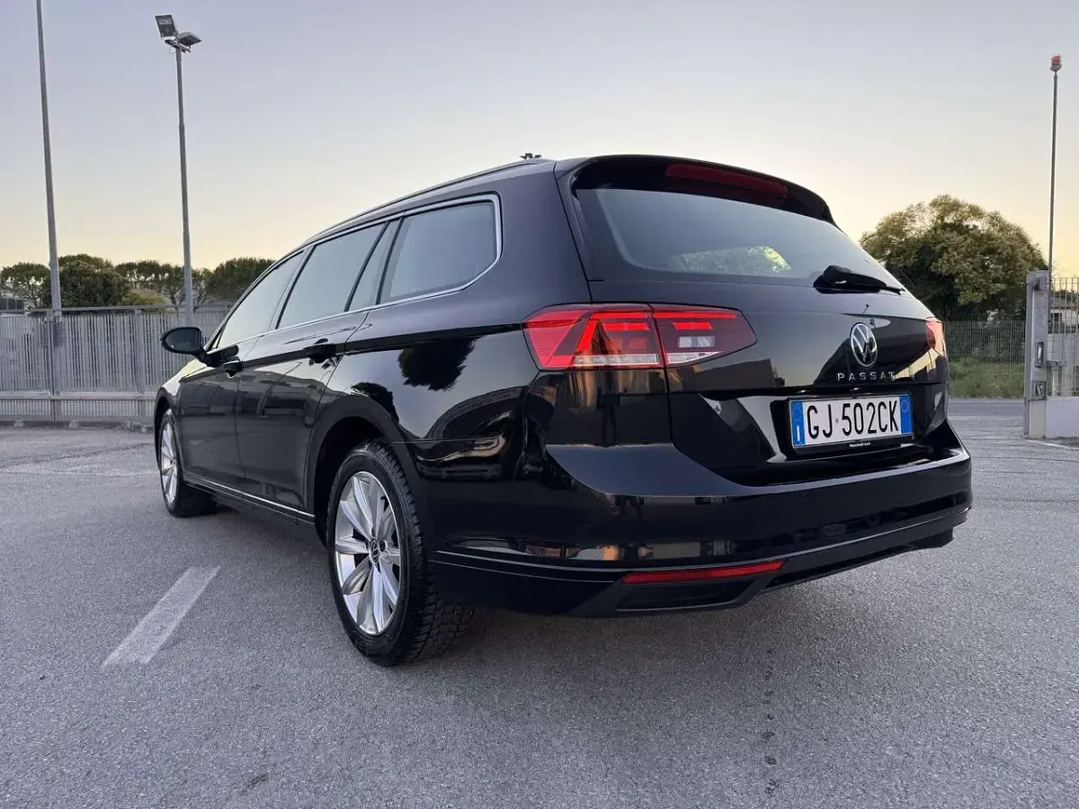 Usata VW Passat Business 150 CV (110 kW) 2022 Nero Station wagon