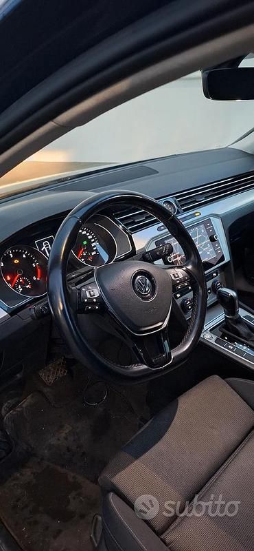 Usata VW Passat 120 CV (88 kW) 2019 Blu Station wagon