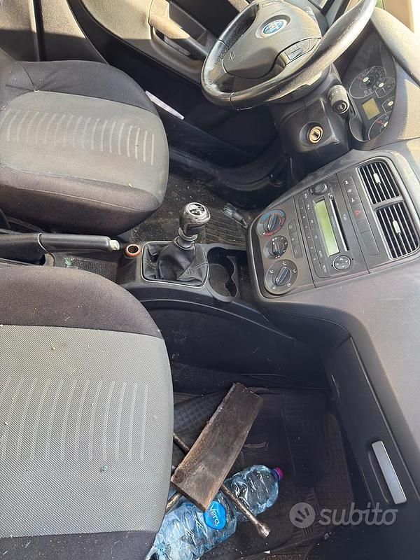 Usata Fiat Grande Punto 65 CV (47 kW) 2007 Grigio Utilitaria
