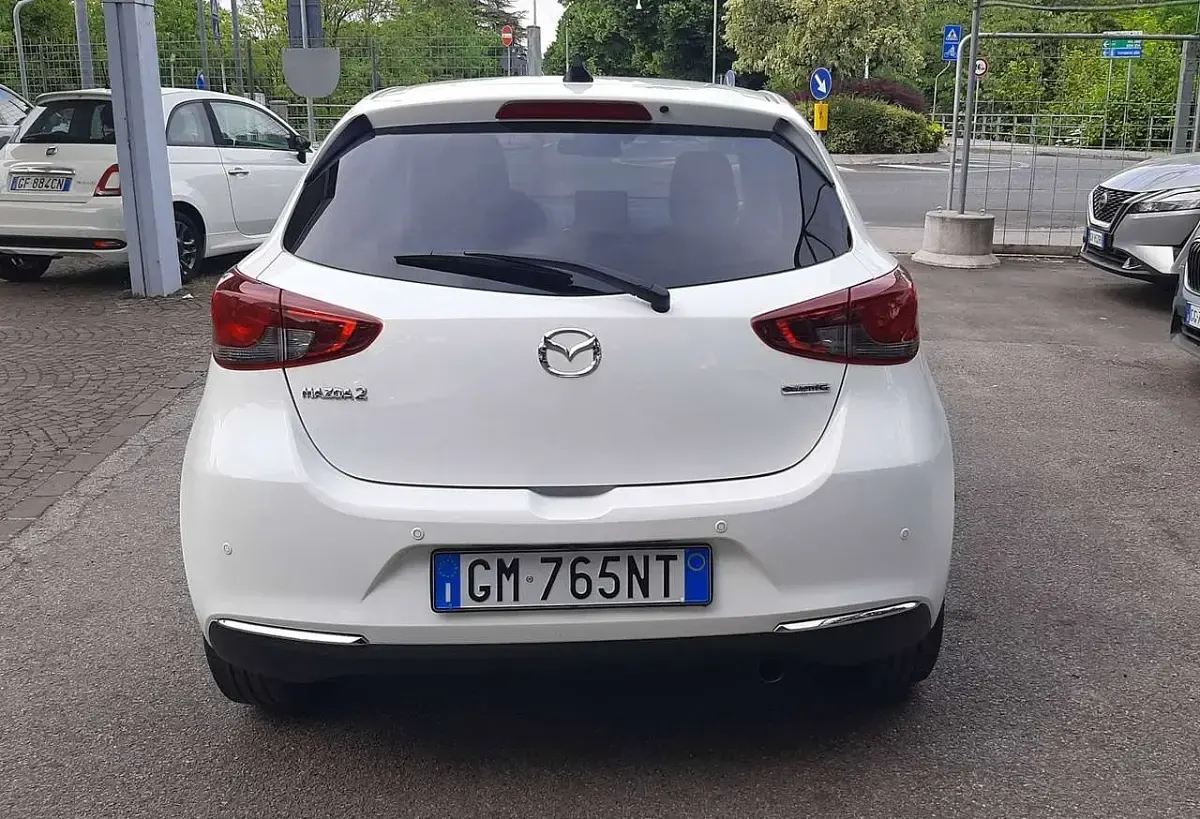 Usata Mazda 2 75 CV (55 kW) 2023 Bianco Utilitaria