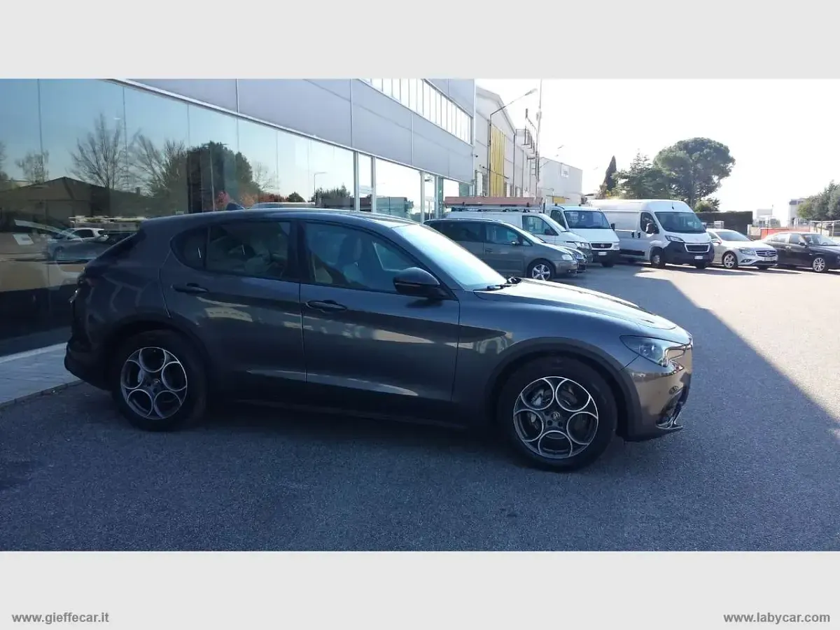 Usata Alfa Romeo Stelvio Sprint 160 CV (117 kW) 2023 Grigio SUV