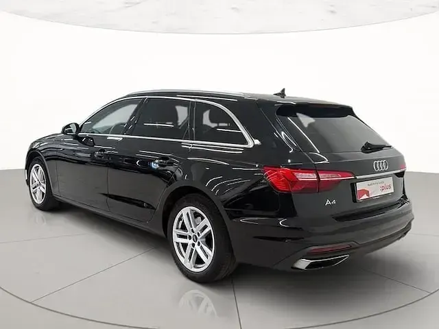 Begagnad Audi A4 Business 163 HK (119 kW) 2024 Svart Kombi