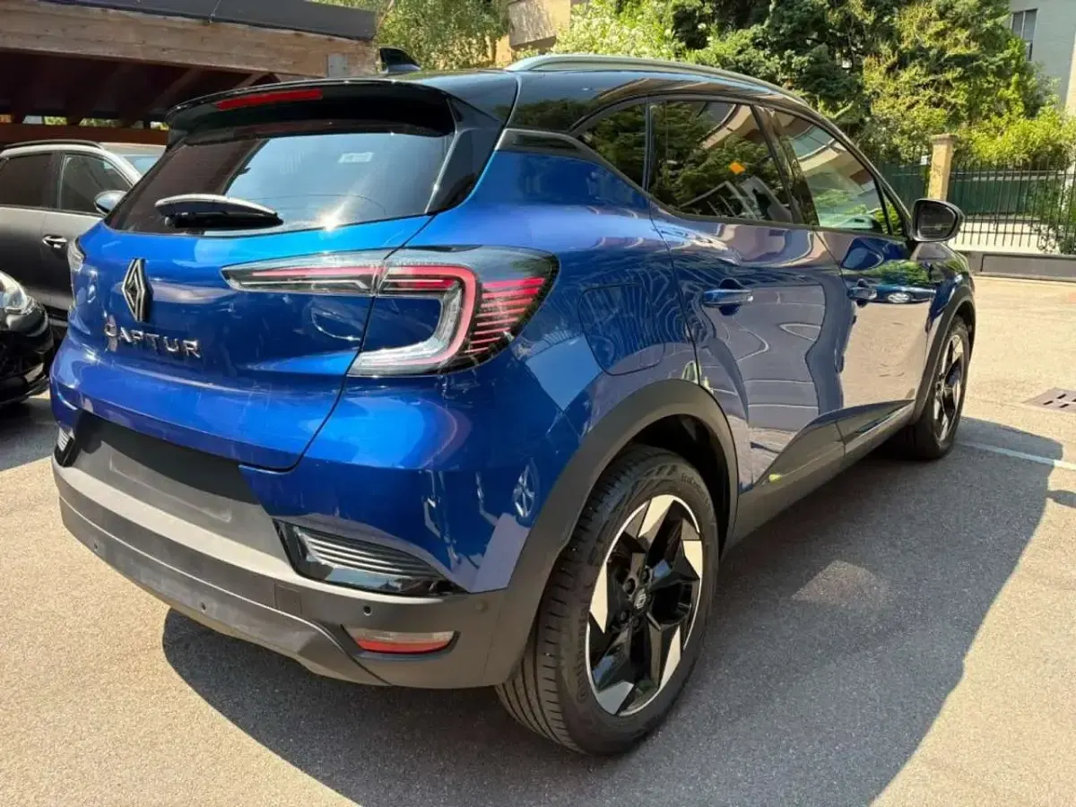 Usata Renault Captur Techno 101 CV (74 kW) 2025 Blu SUV
