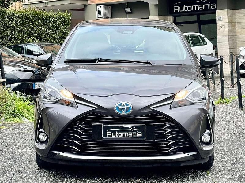 Usata Toyota Yaris Hybrid Business Edition 92 CV (67 kW) 2020 Grigio Berlina