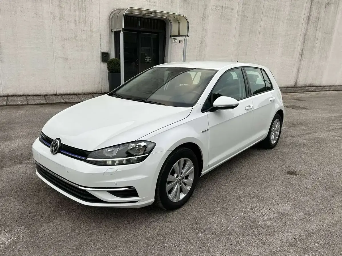 Usata VW Golf VII Life 131 CV (96 kW) 2019 Berlina