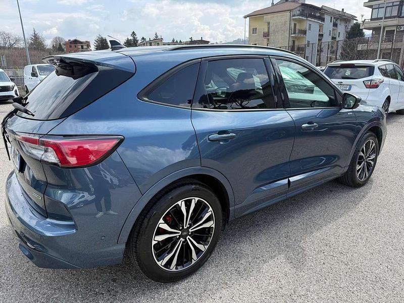 Usata Ford Kuga ST-Line X 152 CV (111 kW) 2023 Chrome blue SUV