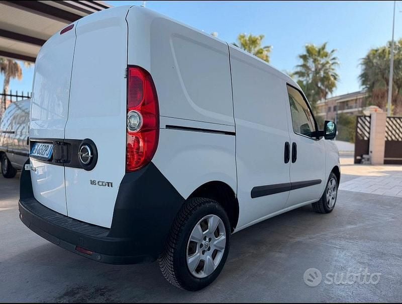 Usata Opel Combo 105 CV (77 kW) 2015 Bianco Monovolume
