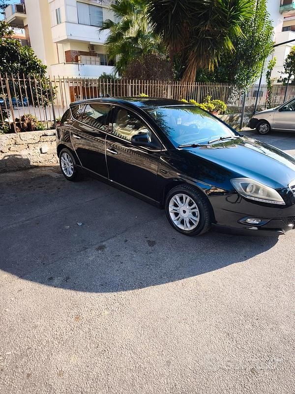Nero Usata 2012 Lancia Delta Due volumi | 2500 € (Super prezzo) - Immagine 1/4