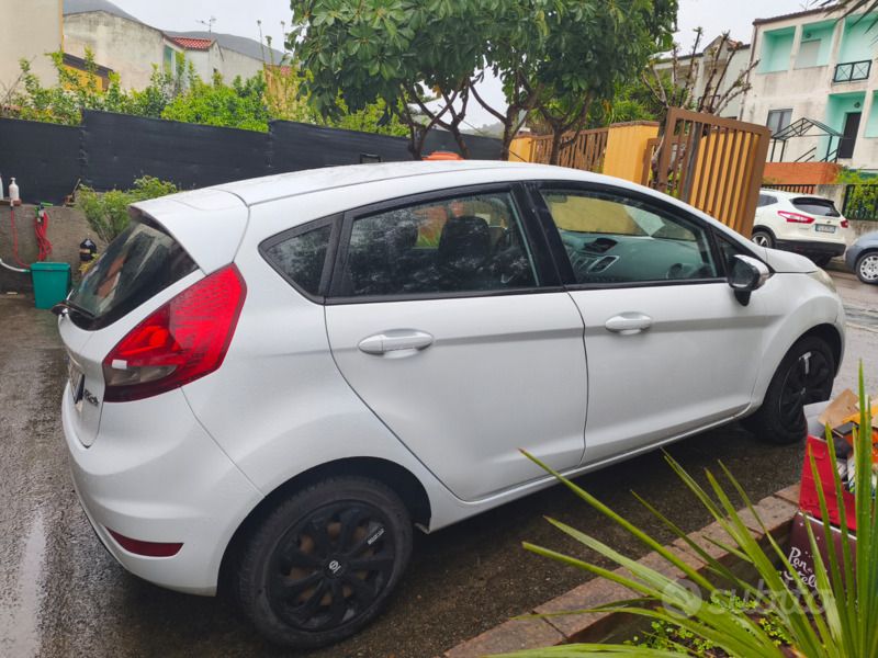 Usata Ford Fiesta 68 CV (50 kW) 2010 Bianco Utilitaria
