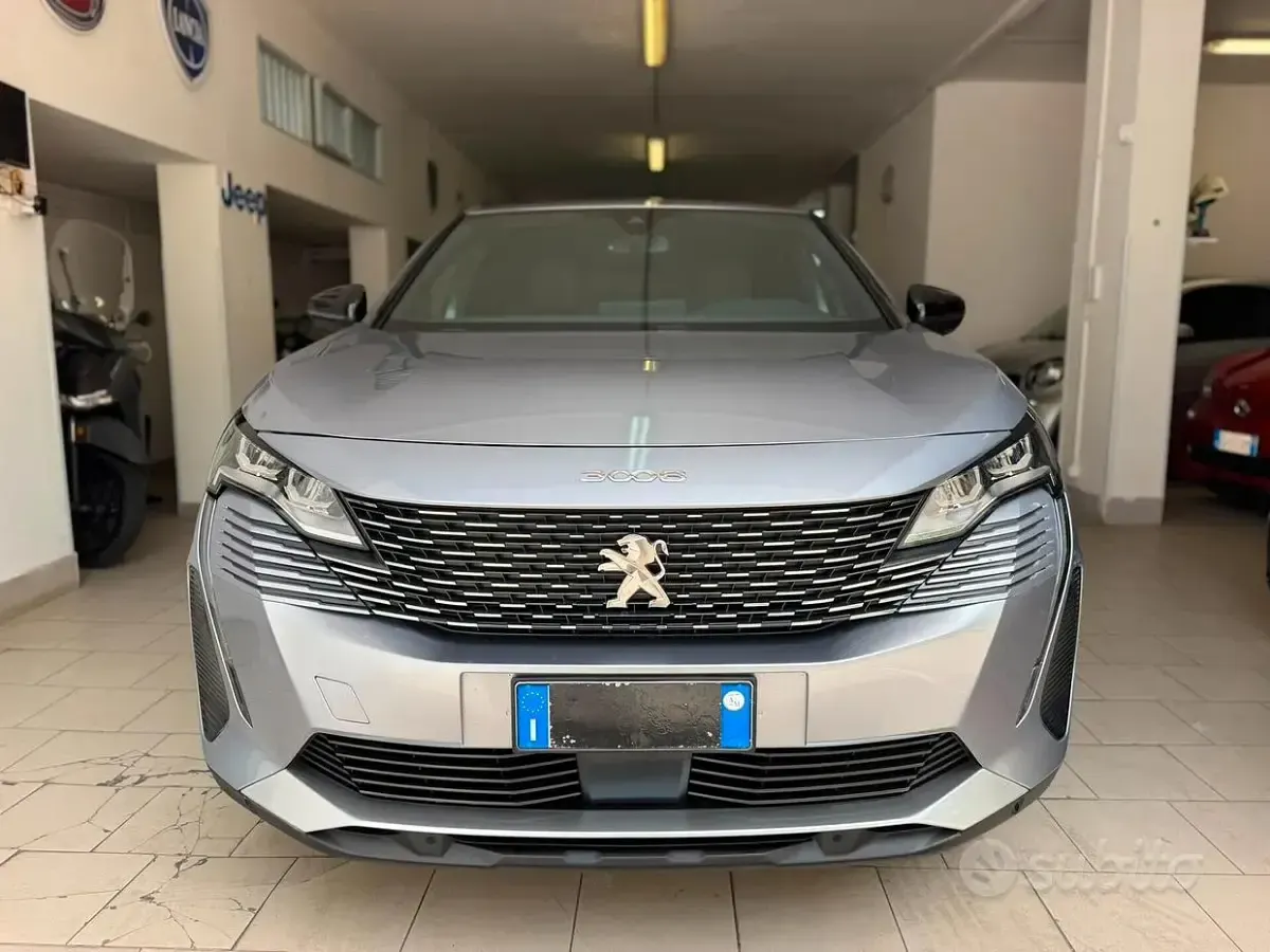 Usata Peugeot 3008 Allure 131 CV (96 kW) 2023 Grigio SUV