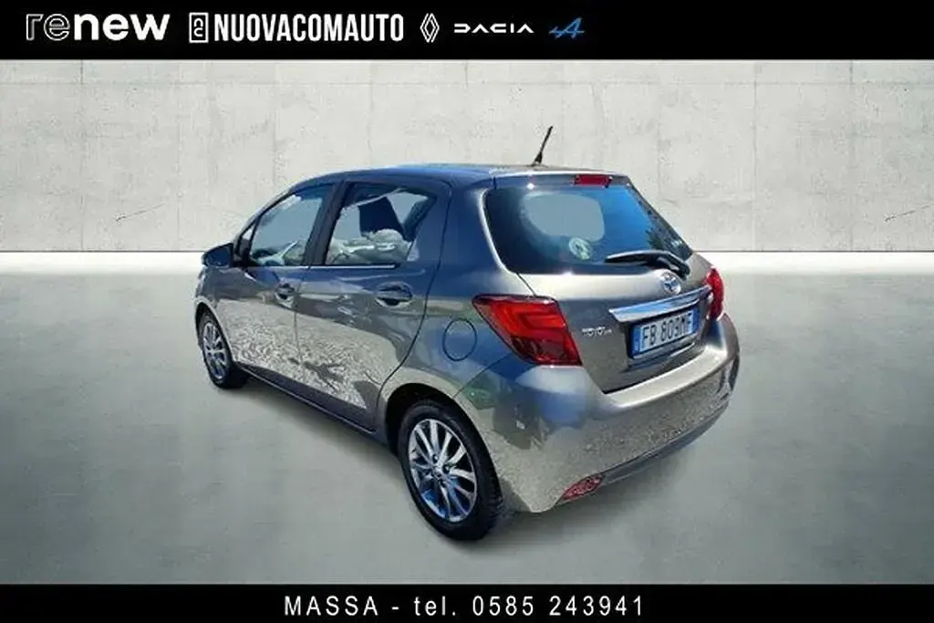 Usata Toyota Yaris Active 69 CV (50 kW) 2016 Grigio Berlina
