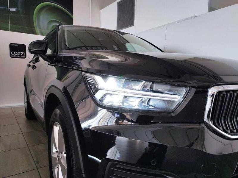 Usata Volvo XC40 Momentum 129 CV (94 kW) 2020 Nero SUV