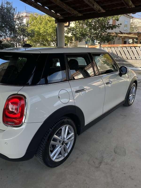 Usata Mini Cooper D Hype 116 CV (85 kW) 2017 Beige Utilitaria