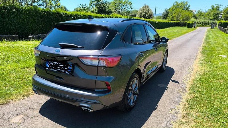 Usata Ford Kuga ST-Line 140 CV (102 kW) 2022 Grigio SUV