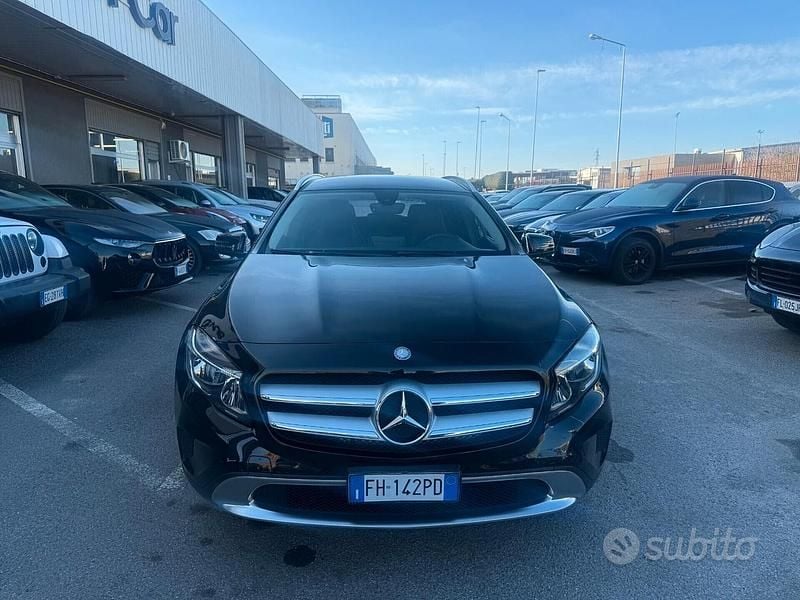 Usata Mercedes GLA180 Business 109 CV (80 kW) 2016 Nero SUV