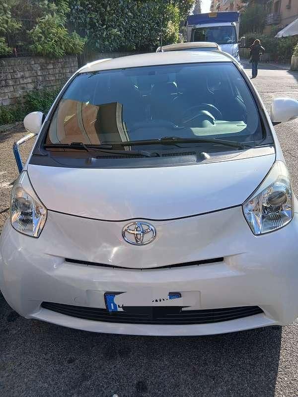Usata Toyota iQ 68 CV (50 kW) 2009 Bianco Utilitaria