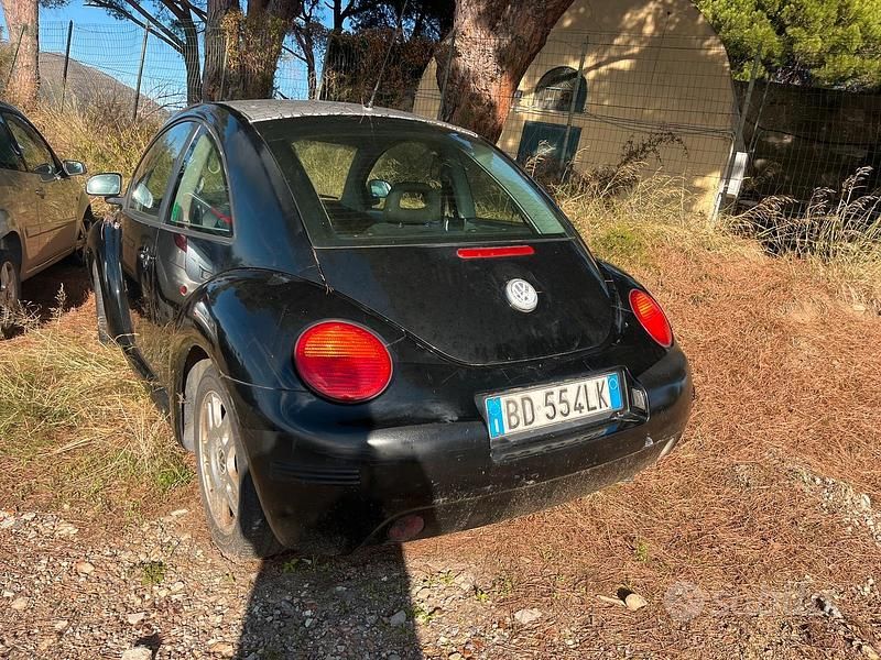 Usata VW New Beetle 90 CV (66 kW) 2000 Nero Utilitaria